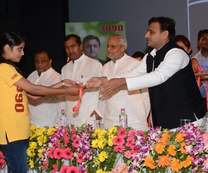 women power line becomes an example for other states says akhilesh yadav.