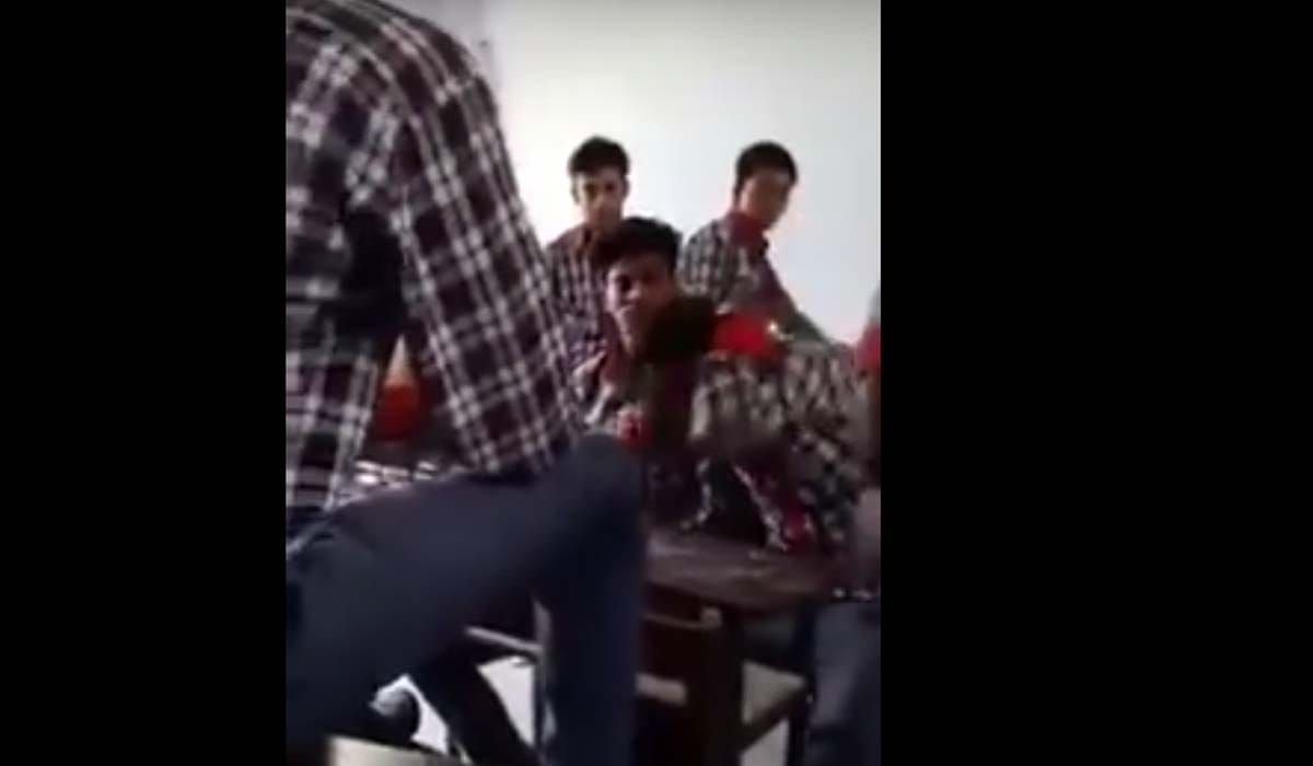 video got viral in which student beaten in bihar by group of students