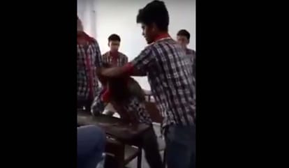 video got viral in which student beaten in bihar by group of students