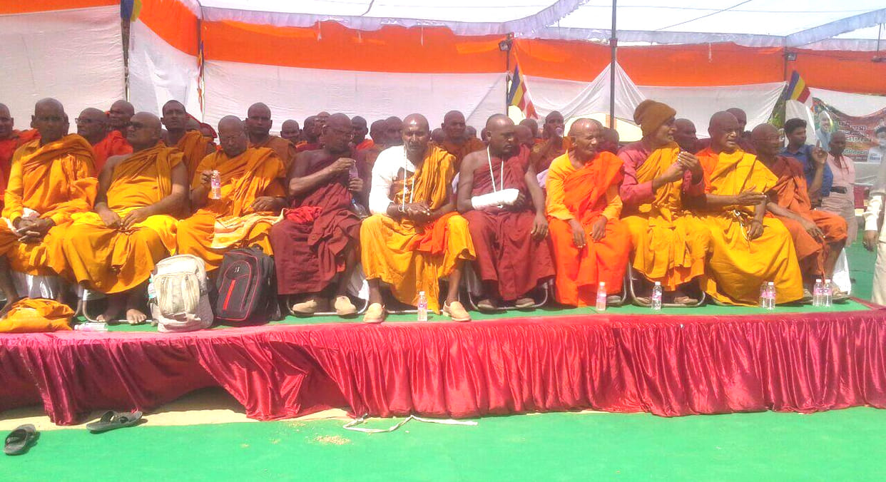 नौतनवां में बौद्ध भिक्षुओं का स्वागत हुआ