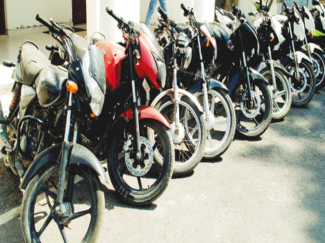 Udeh carry bags full of gold and silver, beaten Saraf