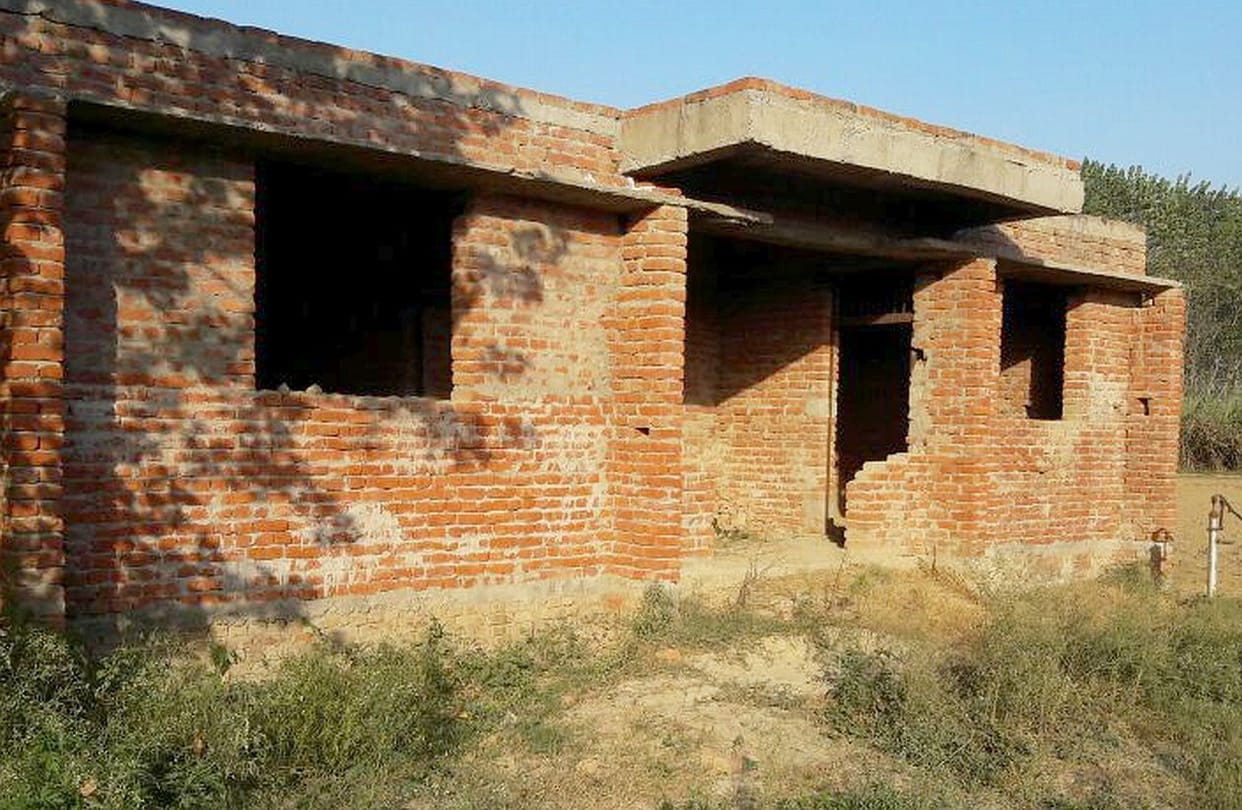 Irregularities in the hospital building.