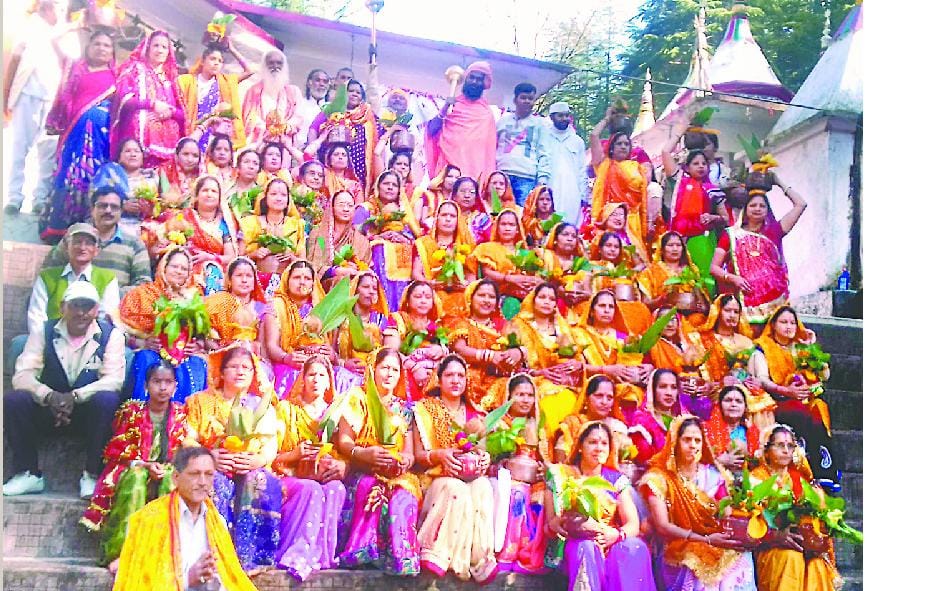 Kalash women travel out with drums