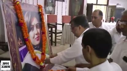People pay tribute to judge Pratibha Gautam in Kanpur 