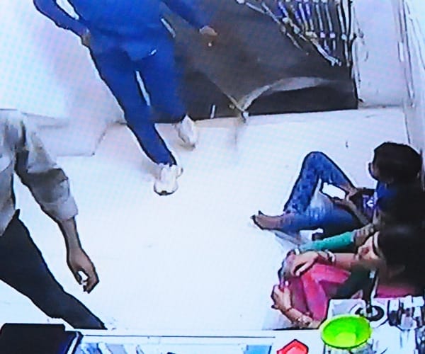 man looted jewellery shop wanted to give gift to his girlfriend.