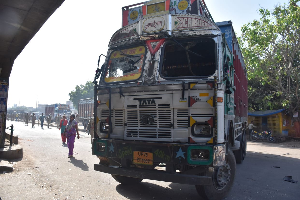 25 lakh goods robbed