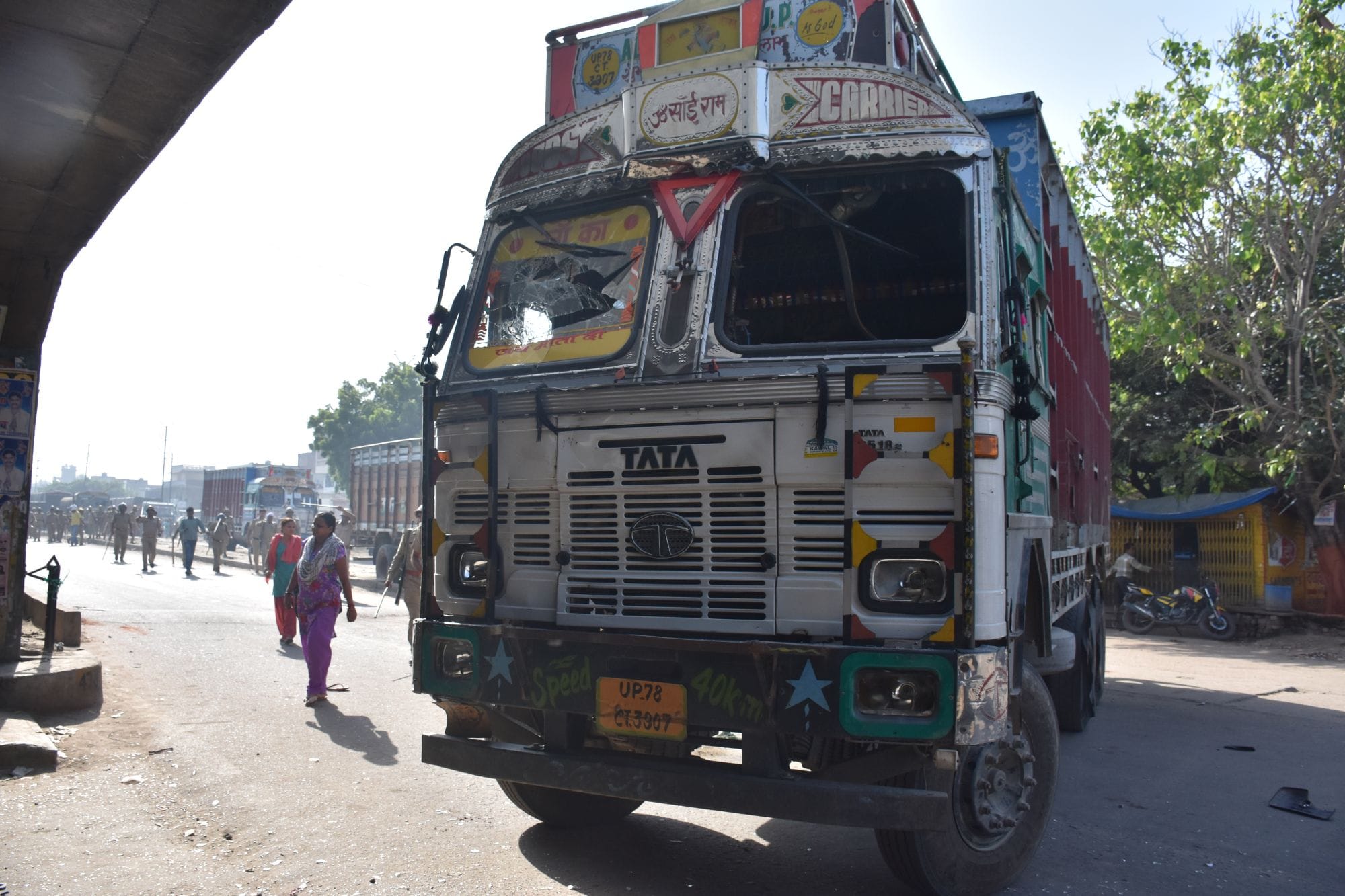 father and son killed in road accident kanpur