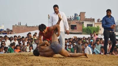 lady wrestler neha tomar fight with male wrestler