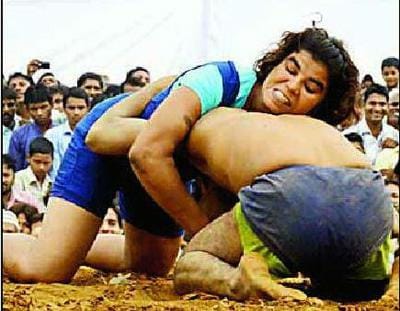 lady wrestler neha tomar fight with male wrestler