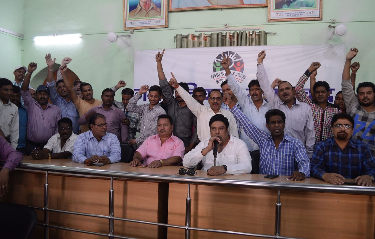 parshad hijacked nigam employee, strike  