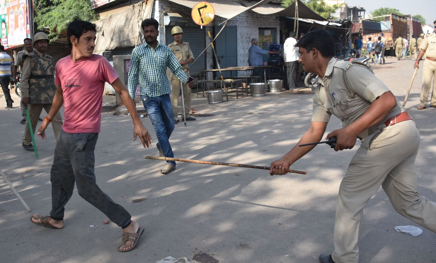 father and son killed in road accident kanpur