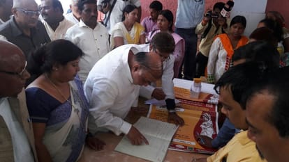 minister ravidas mehrotra inspection in chc and phc hospital