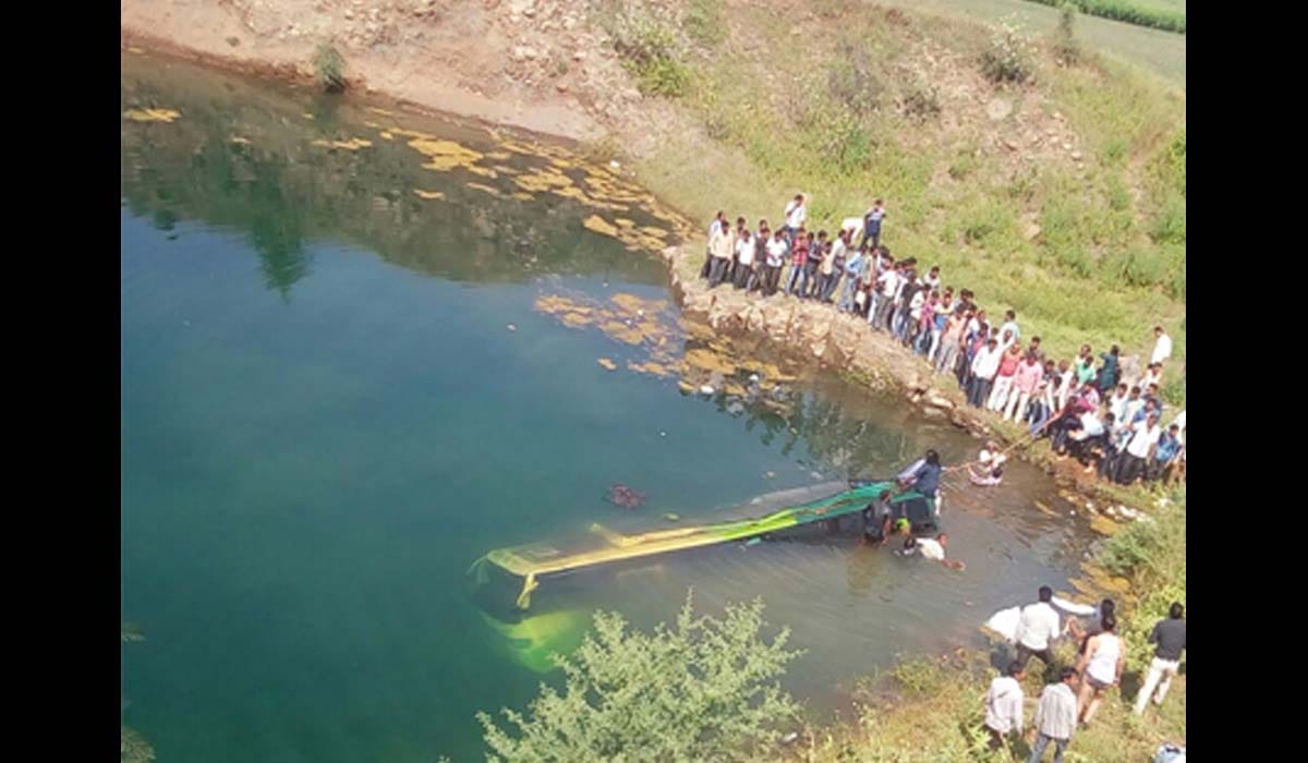 bus digged in water in Madhya Pradesh