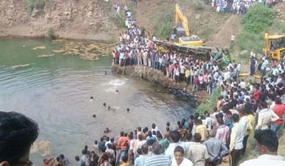 bus digged in water in Madhya Pradesh