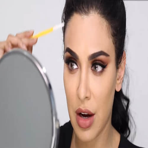 beauty expert who regularly shaves her face 