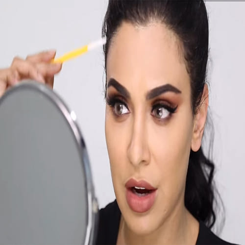 beauty expert who regularly shaves her face 