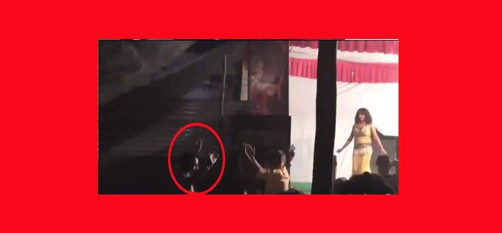 obscene dance of up police in hapur ramlila fair