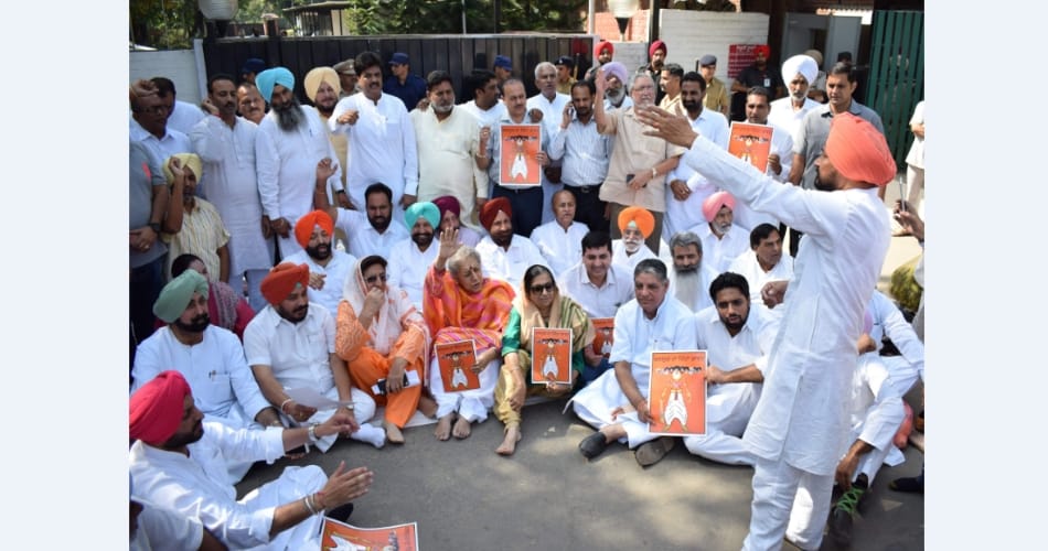  punjab congress mla spent night on protest outside cm badal house