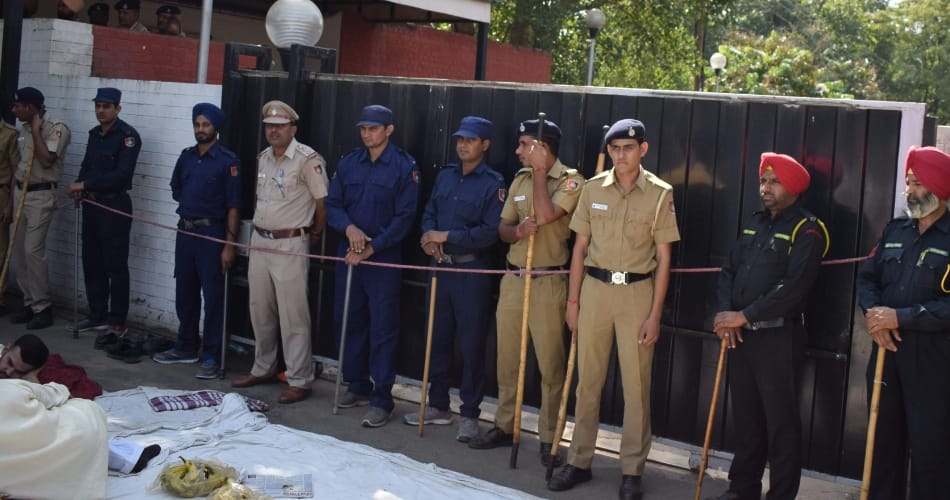  punjab congress mla spent night on protest outside cm badal house