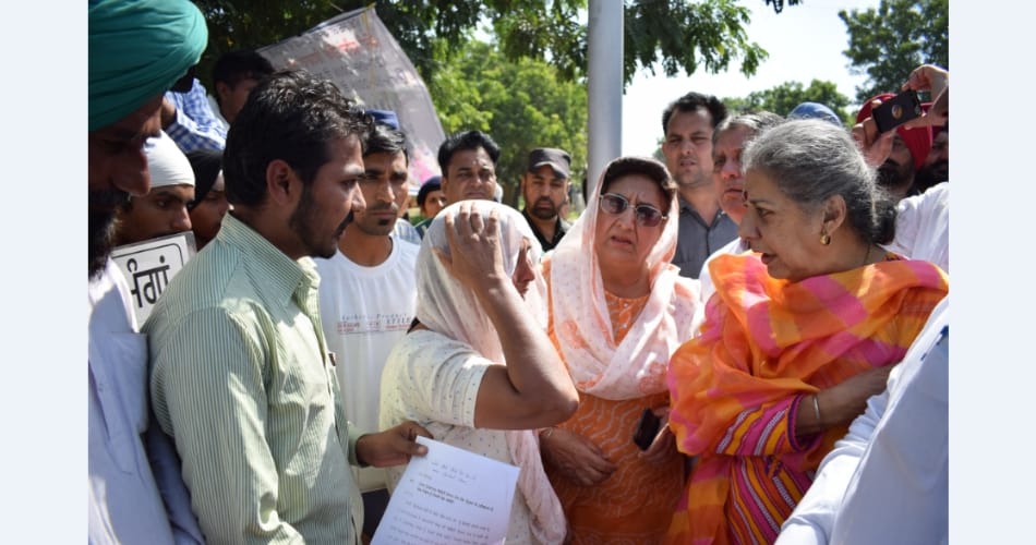  punjab congress mla spent night on protest outside cm badal house