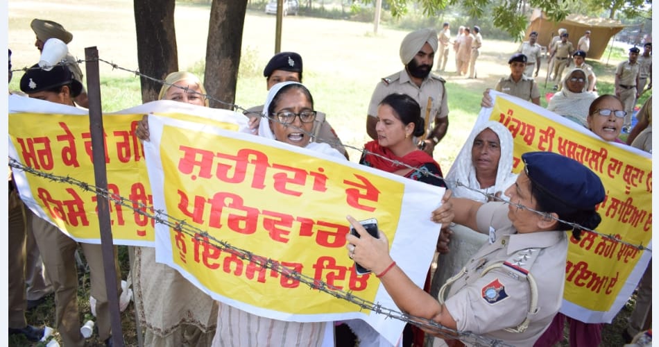  punjab congress mla spent night on protest outside cm badal house
