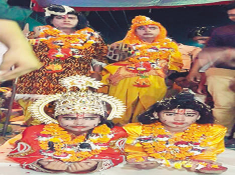 Sriram in procession Pushpwarsha