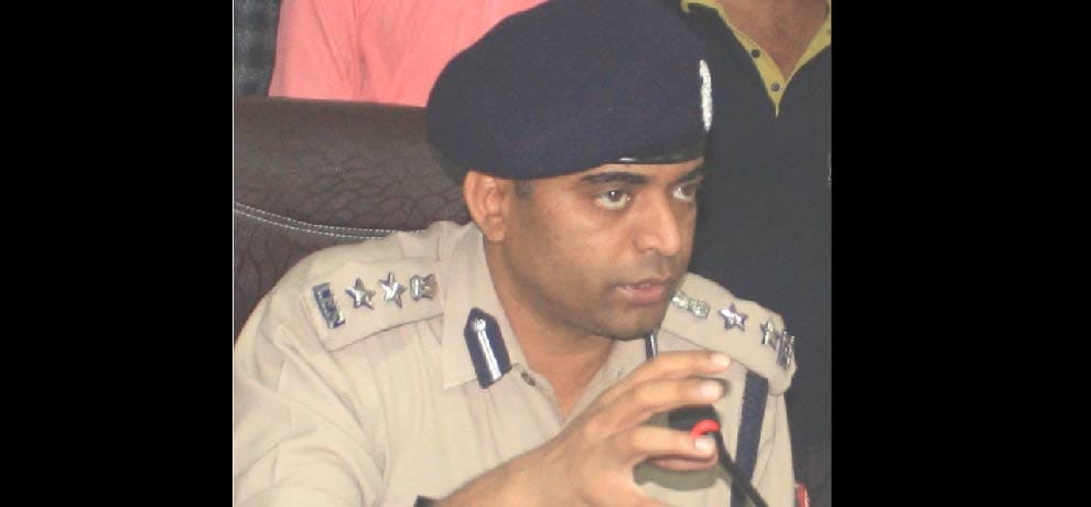 Policeman 'hijacked' by the escaped prisoner