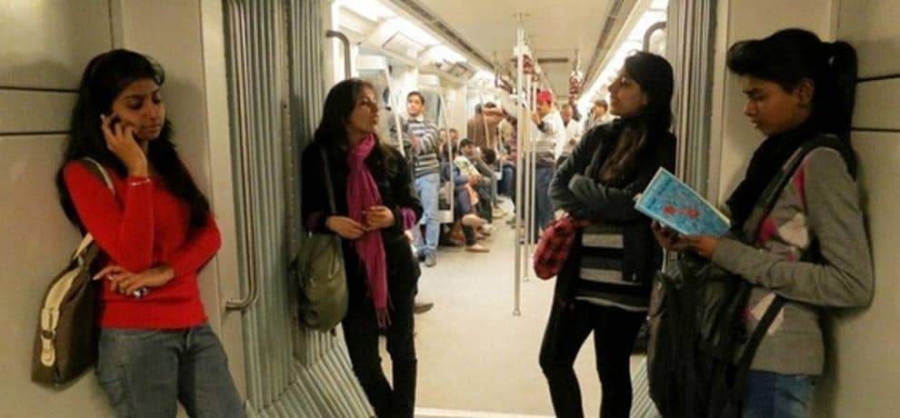 dmrc likely to give facility to buy delhi metro token from debit-credit card