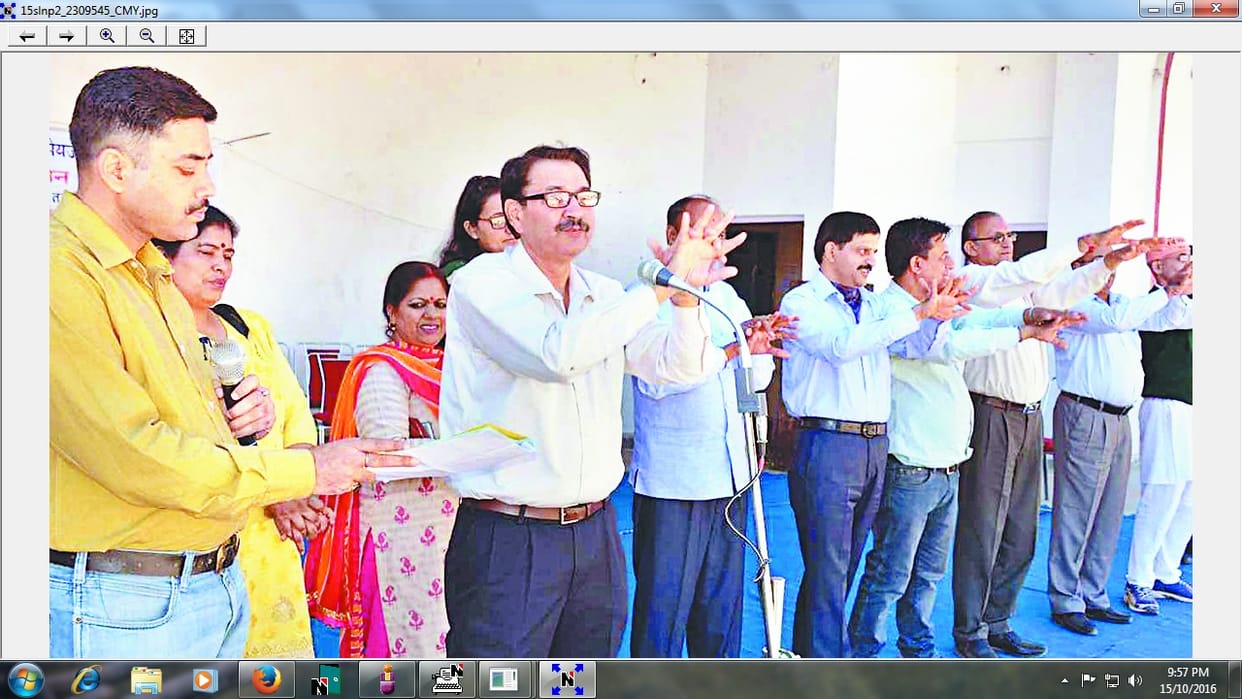 Ten thousant student wash their hand