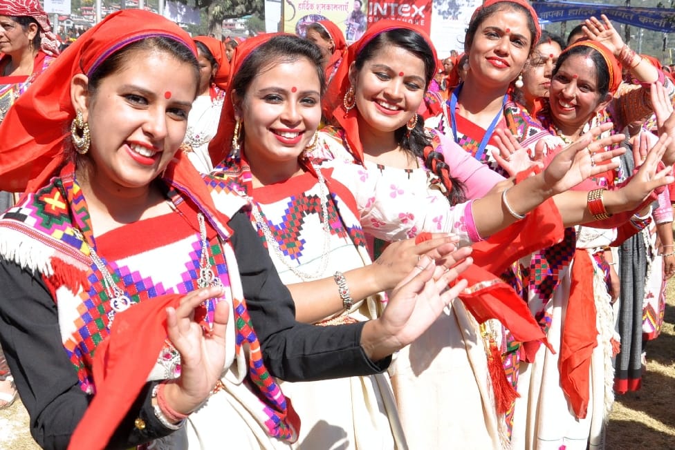 Thousand People Dance at Kullu Dussherra For Swachata Mission.