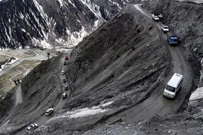 the families of martyrs will get facilities like policeman in jammu and kashmir