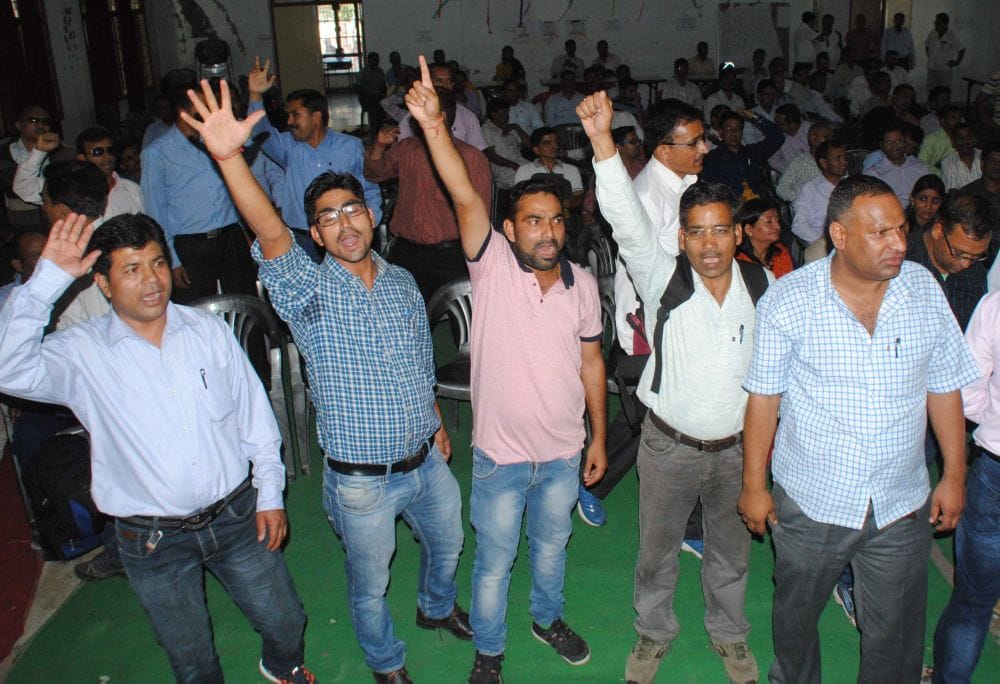 teachers capture director in dehradun