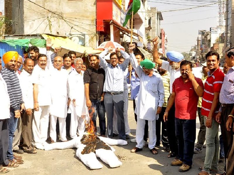 drug dummy burn, gurdaspur drug dummy burn, congress protest, gurdaspur, amritsar