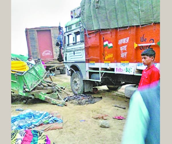 An uncontrolled truck trampled labourers in sitapur.