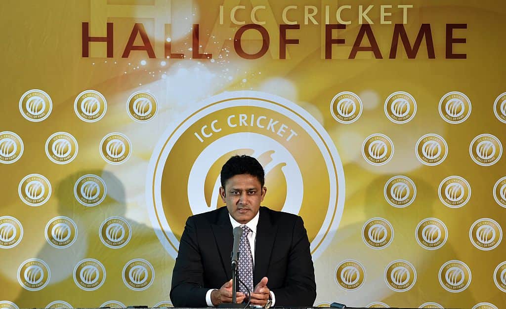Virender Sehwag birthday wishes to anil kumble along with apologies for his missed century
