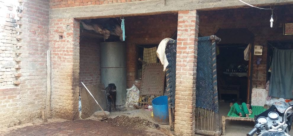 The neighbors in shock, mother works in homes and father is peon