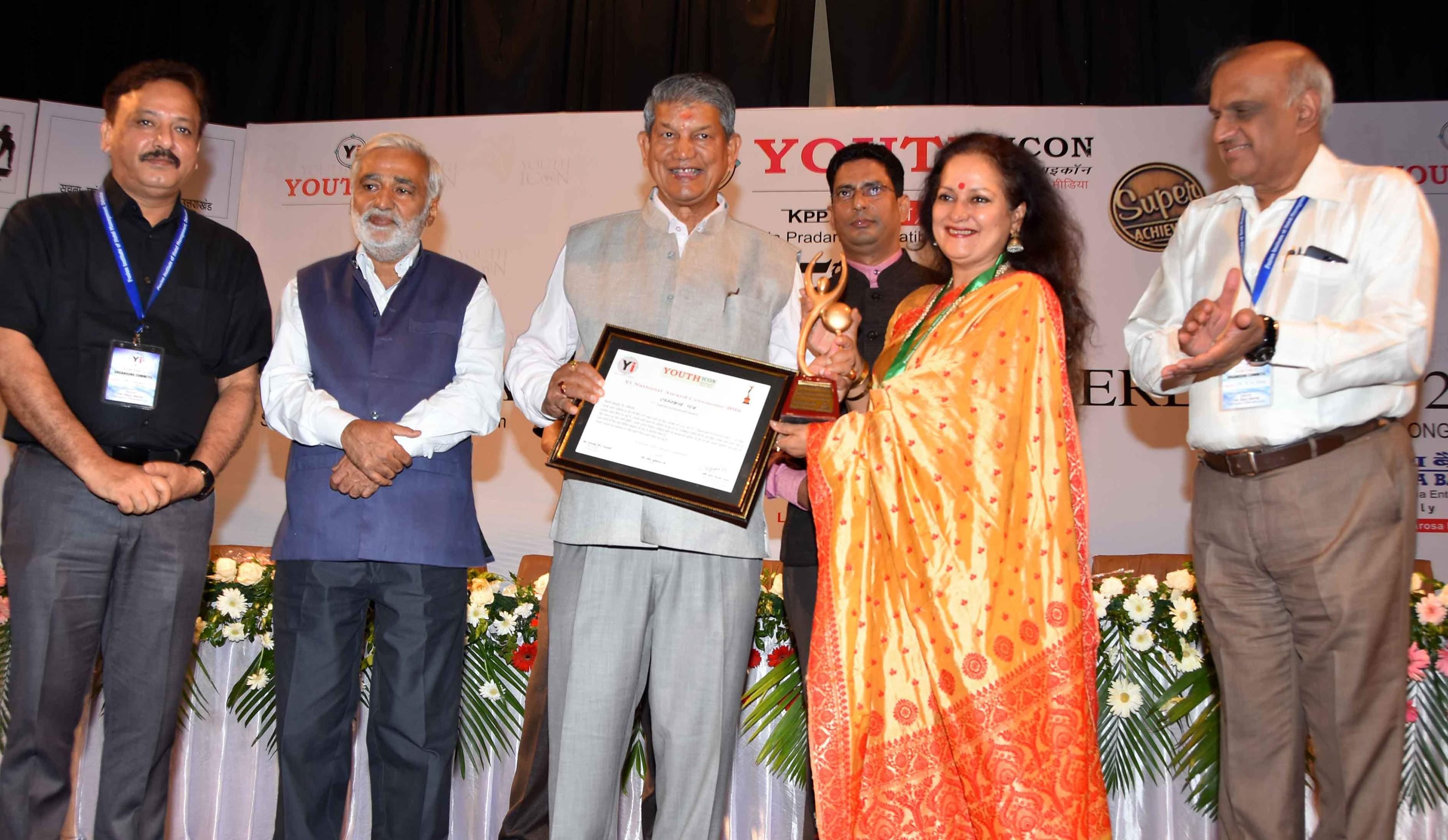Cm harish rawat honoured Uttarakhand talent..