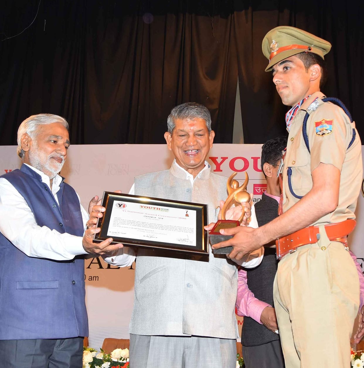 Cm harish rawat honoured Uttarakhand talent..