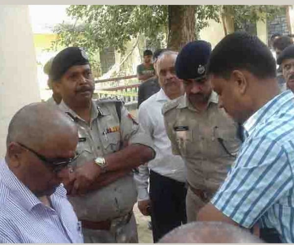 huge amount of money theft in sultanpur