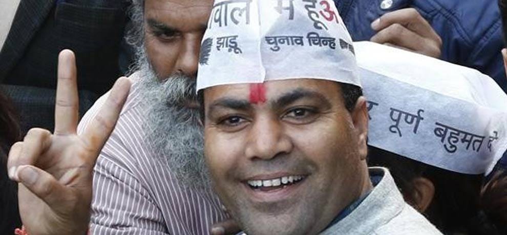 aap mla gulab singh arrested in gujrat by delhi police