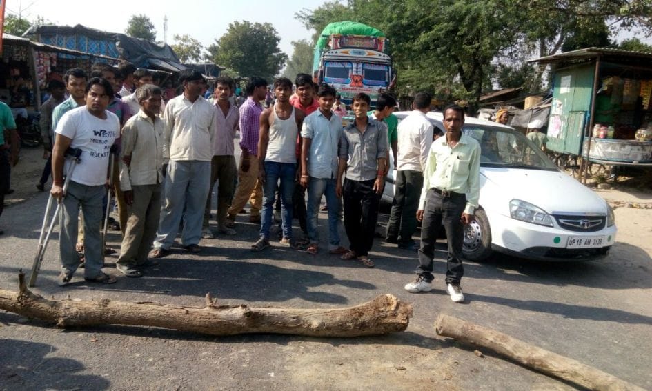 The current death of a worker, the villagers put the jam