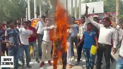 People burn effigy of Chinese products in Kanpur