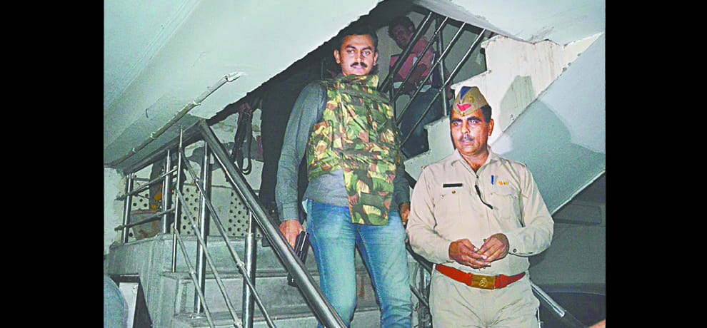 9 suspected naxals arrested from noida by up ats