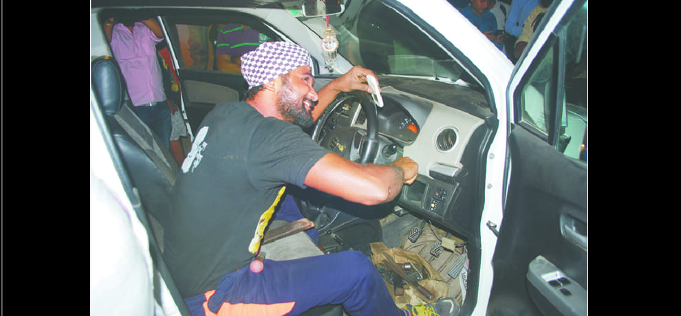 9 suspected naxals arrested from noida by up ats