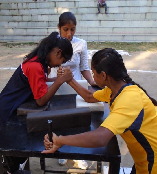 panje ke bal par pratiyogita jeetee