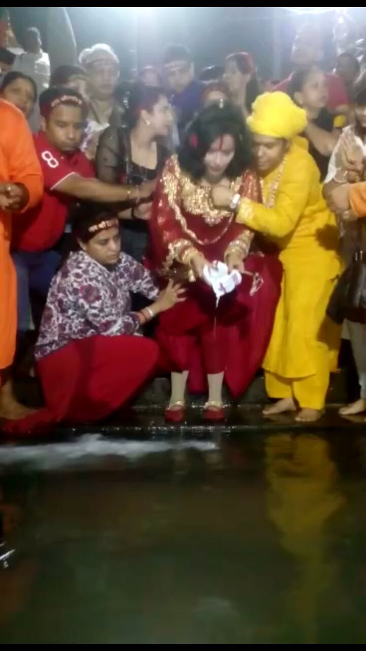 photo- radhe Maa arrived Ganga Ghats wearing the shoes, dispute.