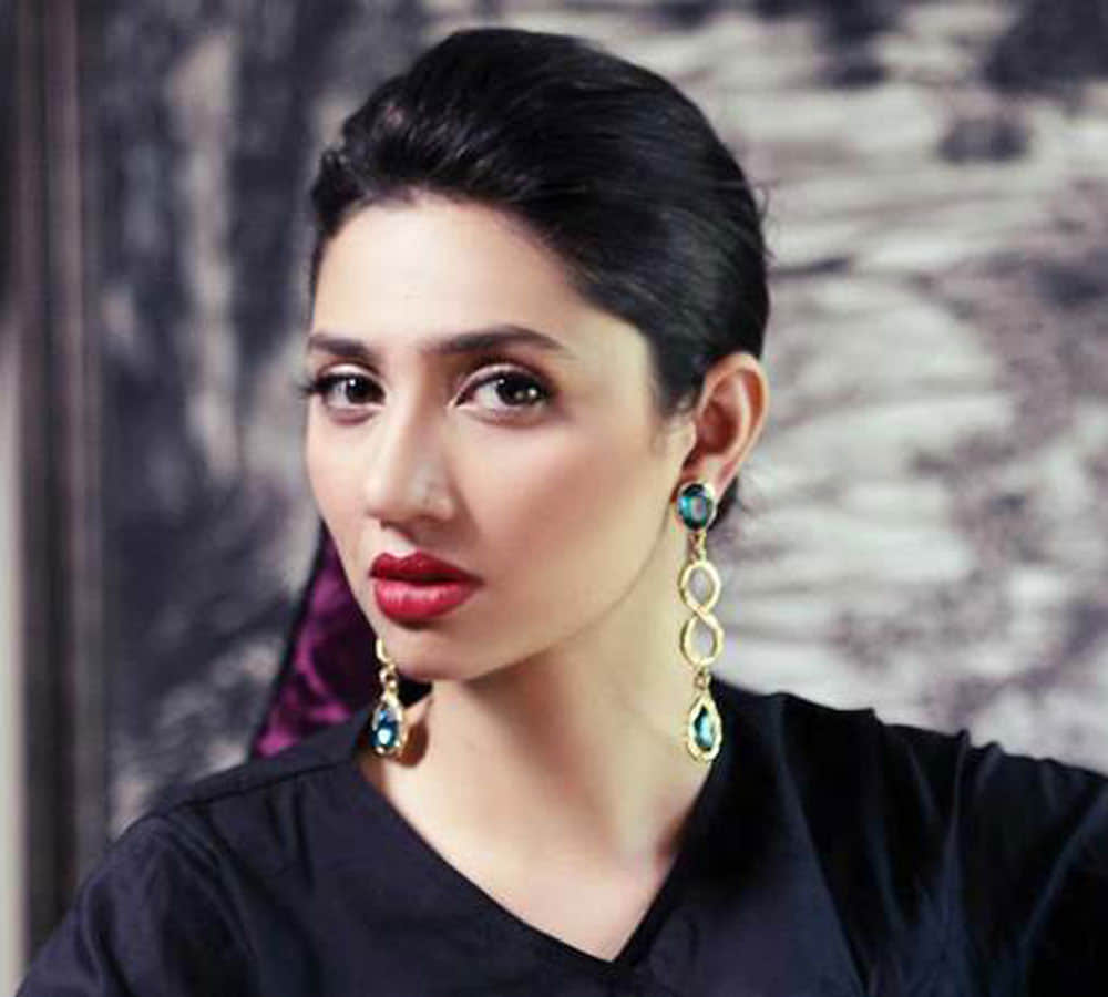 pakistani actress mahira khan removed from film raees