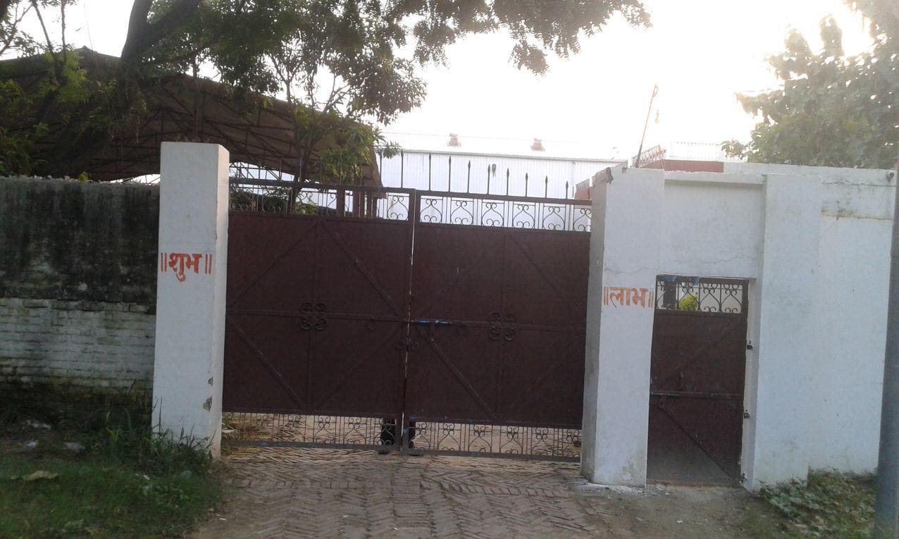 tips for positive energy Putting swastika and shubh labh sign on the main gate relieves the economic problem