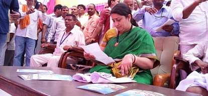 Irani smiled at Varanasi and said that e-commerce soon join artisans 
