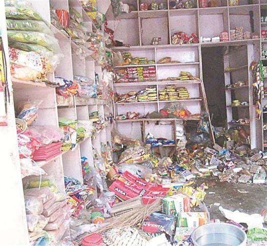 The explosion of firecrackers in the shop, teen scorching